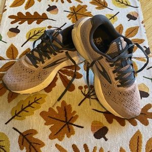 Brook’s Anthem 4 Running Sneakers